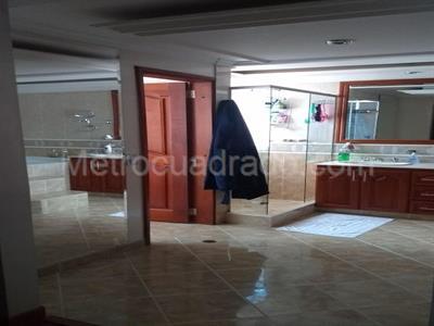 Casa de 5 alcobas en venta en San Jose De Bavaria, Bogotá, 570 m² · foto 4 de 7