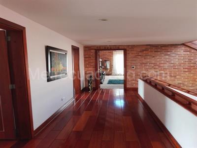 Casa de 3 alcobas en venta en San Jose De Bavaria, Bogotá, 800 m² · foto 9 de 19