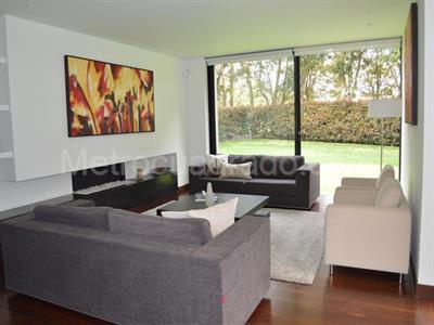Casa de 4 alcobas en venta en Hacienda San Simon, Bogotá, 1365 m² · foto 2 de 8