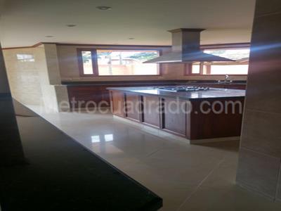 Casa de 4 alcobas en venta en San Jose De Bavaria, Bogotá, 800 m² · foto 14 de 18