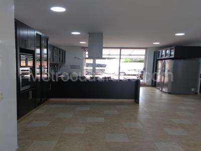 Casa de 4 alcobas en venta en San Jose De Bavaria, Bogotá, 750 m² · foto 4 de 7