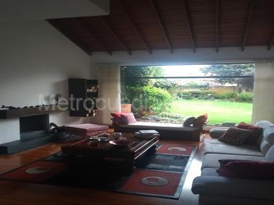 Casa de 3 alcobas en venta en San Jose De Bavaria, Bogotá, 800 m² · foto 4 de 13