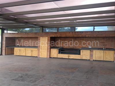 Casa de 3 alcobas en venta en San Jose De Bavaria, Bogotá, 800 m² · foto 4 de 15