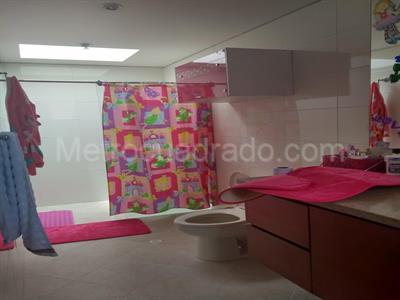 Casa de 5 alcobas en arriendo en San Jose De Bavaria, Bogotá, 800 m² · foto 10 de 12