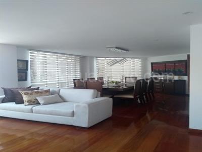 Casa de 5 alcobas en venta en San Jose De Bavaria, Bogotá, 800 m² · foto 2 de 9