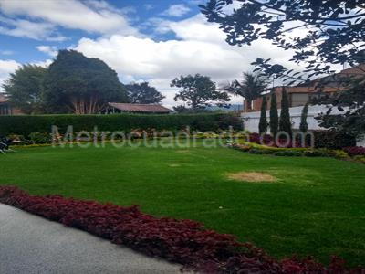 Casa de 5 alcobas en venta en San Jose De Bavaria, Bogotá, 800 m² · foto 3 de 9