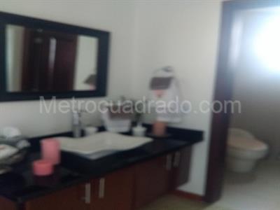 Casa de 5 alcobas en venta en San Jose De Bavaria, Bogotá, 800 m² · foto 5 de 9