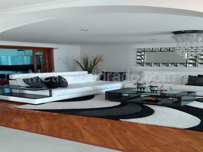 Casa de 5 alcobas en venta en San Jose De Bavaria, Bogotá, 600 m² · foto 1 de 6