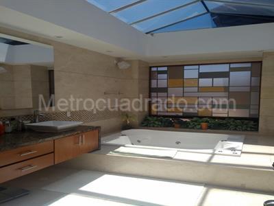 Casa de 5 alcobas en arriendo en San Jose De Bavaria, Bogotá, 800 m² · foto 11 de 15