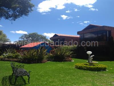 Casa de 5 alcobas en arriendo en San Jose De Bavaria, Bogotá, 800 m² · foto 2 de 15