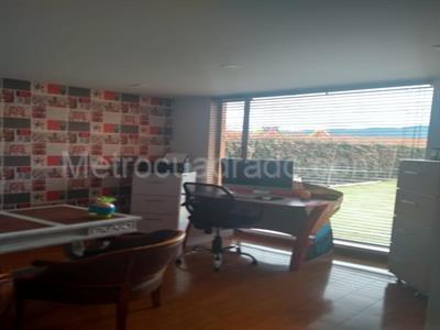 Casa de 5 alcobas en arriendo en San Jose De Bavaria, Bogotá, 540 m² · foto 3 de 5