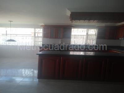 Casa en venta en San Jose De Bavaria, Bogotá · foto 3 de 10