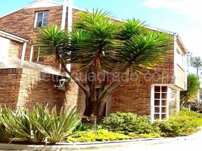 Casa de 3 alcobas en venta en San Jose De Bavaria, Bogotá, 800 m² · foto 2 de 9