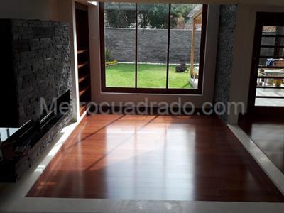 Casa de 5 alcobas en venta en San Jose De Bavaria, Bogotá, 800 m² · foto 2 de 14
