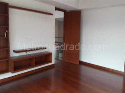 Casa de 5 alcobas en venta en San Jose De Bavaria, Bogotá, 800 m² · foto 3 de 14
