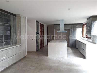 Casa de 5 alcobas en venta en San Jose De Bavaria, Bogotá, 800 m² · foto 9 de 14