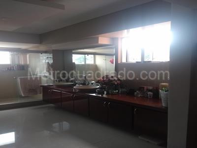 Casa de 5 alcobas en venta en San Jose De Bavaria, Bogotá, 580 m² · foto 4 de 7