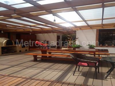 Casa de 4 alcobas en venta en San Jose De Bavaria, Bogotá, 380 m² · foto 2 de 14