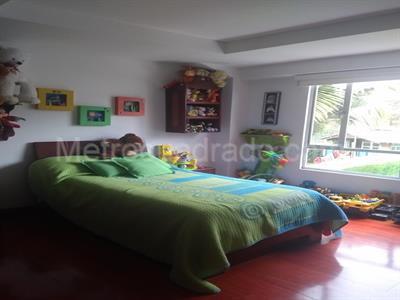 Casa de 5 alcobas en venta en San Jose De Bavaria, Bogotá, 590 m² · foto 2 de 5