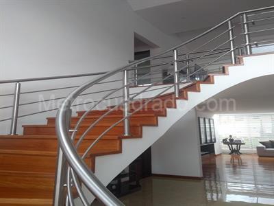 Casa de 5 alcobas en venta en San Jose De Bavaria, Bogotá, 590 m² · foto 3 de 5