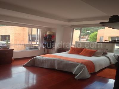 Casa de 5 alcobas en venta en San Jose De Bavaria, Bogotá, 600 m² · foto 2 de 7
