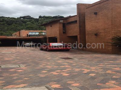 Casa de 4 alcobas en venta en San Jose De Bavaria, Bogotá, 400 m² · foto 3 de 13