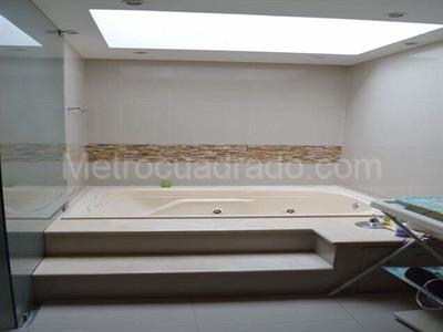 Casa de 4 alcobas en venta en San Jose De Bavaria, Bogotá, 400 m² · foto 8 de 13