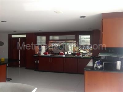 Casa de 4 alcobas en venta en San Jose De Bavaria, Bogotá, 380 m² · foto 3 de 18