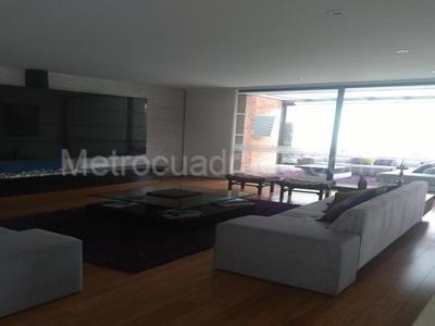 Casa de 4 alcobas en venta en San Jose De Bavaria, Bogotá, 570 m² · foto 2 de 14