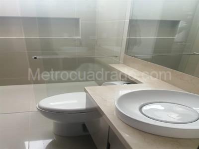 Casa de 5 alcobas en venta en San Jose De Bavaria, Bogotá, 740 m² · foto 14 de 16