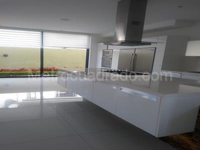 Casa de 5 alcobas en venta en San Jose De Bavaria, Bogotá, 740 m² · foto 2 de 16