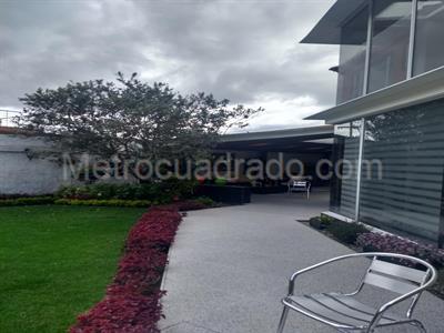 Casa de 5 alcobas en venta en San Jose De Bavaria, Bogotá, 580 m² · foto 2 de 9