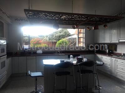 Casa de 5 alcobas en venta en San Jose De Bavaria, Bogotá, 690 m² · foto 4 de 16