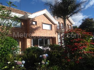Casa de 5 alcobas en venta en San Jose De Bavaria, Bogotá, 690 m² · foto 2 de 16
