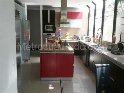Casa de 5 alcobas en venta en San Jose De Bavaria, Bogotá, 540 m² · foto 2 de 18