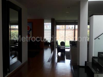 Casa de 3 alcobas en venta en San, Bogotá, 440 m² · foto 3 de 8