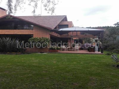 Casa de 4 alcobas en venta en San Jose De Bavaria, Bogotá, 520 m² · foto 2 de 16