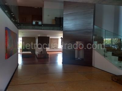 Casa de 5 alcobas en venta en San Jose De Bavaria, Bogotá, 440 m² · foto 2 de 13