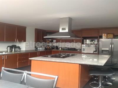 Casa de 5 alcobas en venta en San, Bogotá, 580 m² · foto 5 de 9