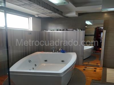 Casa de 4 alcobas en venta en San Jose De Bavaria, Bogotá, 470 m² · foto 16 de 18