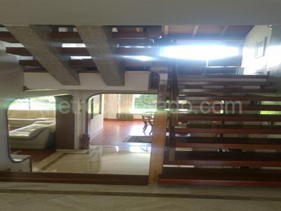 Casa de 4 alcobas en venta en San Jose De Bavaria, Bogotá, 420 m² · foto 2 de 19