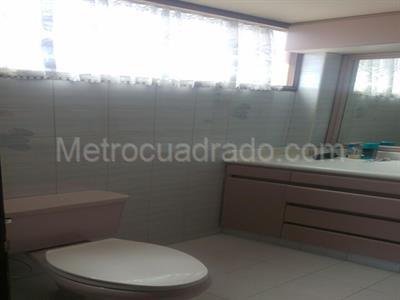Casa de 4 alcobas en venta en San Jose De Bavaria, Bogotá, 420 m² · foto 4 de 19