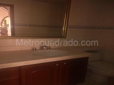 Casa de 4 alcobas en venta en San Jose De Bavaria, Bogotá, 420 m² · foto 4 de 10