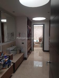Casa de 4 alcobas en venta en San Jose De Bavaria, Bogotá, 460 m² · foto 5 de 13