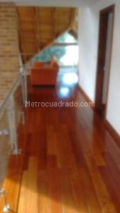 Casa de 3 alcobas en venta en San Jose De Bavaria, Bogotá, 430 m² · foto 2 de 13