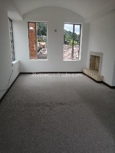 Casa de 3 alcobas en venta en San Jose De Bavaria, Bogotá, 320 m² · foto 3 de 7