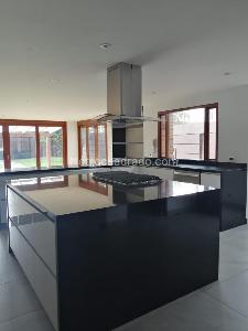 Casa de 4 alcobas en venta en San Jose De Bavaria, Bogotá, 540 m² · foto 6 de 7
