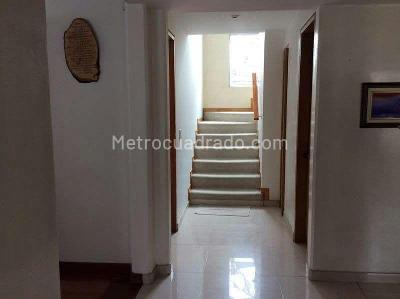 Casa de 4 alcobas en venta en San Jose De Bavaria, Bogotá, 266 m² · foto 1 de 15