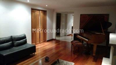 Casa de 4 alcobas en venta en San Jose De Bavaria, Bogotá, 266 m² · foto 2 de 15