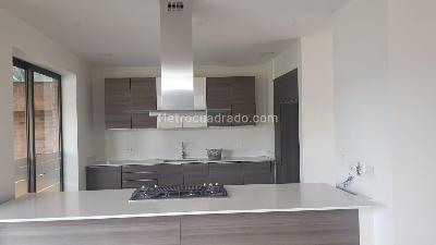 Casa de 4 alcobas en venta en San Jose De Bavaria, Bogotá, 380 m² · foto 5 de 20